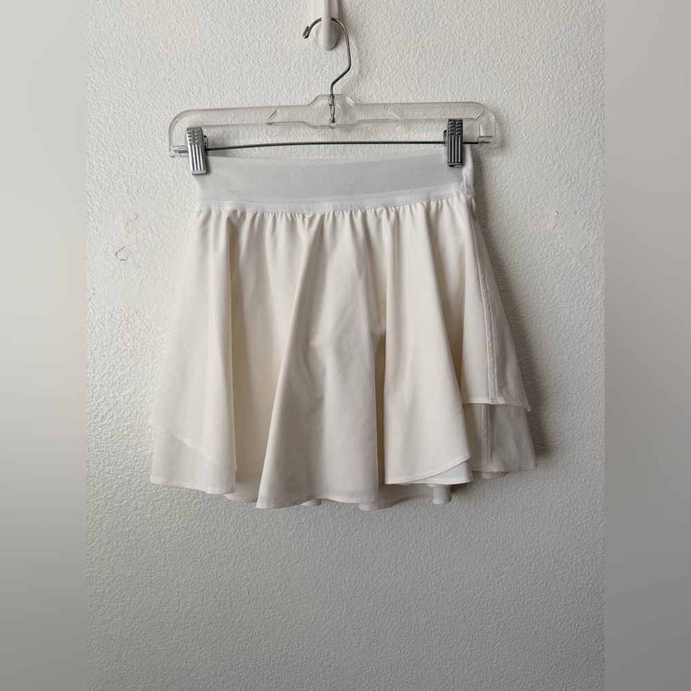 Lululemon Court Rival HR Skirt  Size 2 white LWBABUT WHT Tennis Running Golf